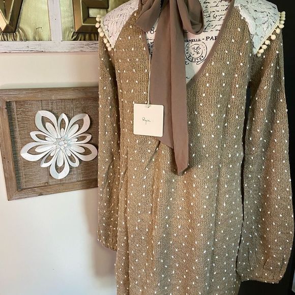 Pom Lace A -Line Sweater Top. Perfect for Fall 🍁
Ryu/Areve! - Picture 6 of 9